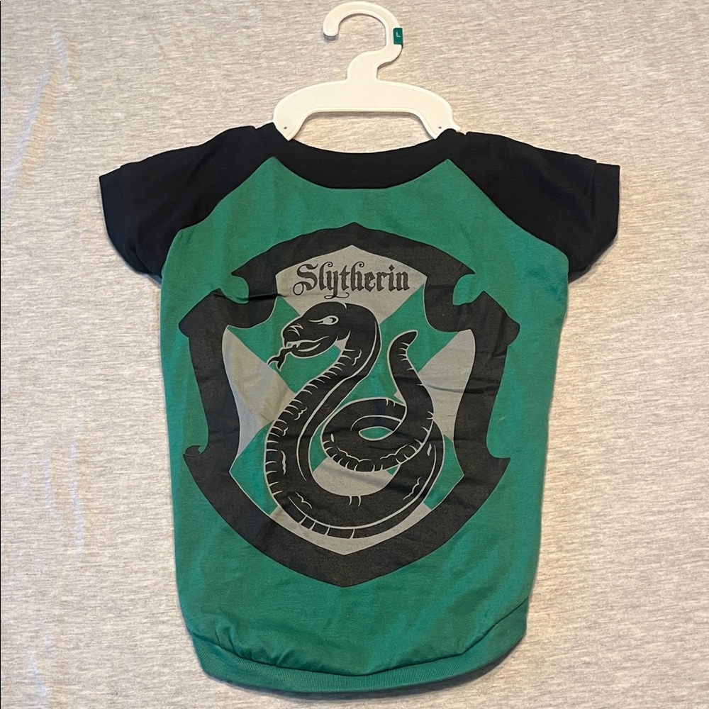 NWOT Harry Potter Slytherin House Crest Dog T-shirt